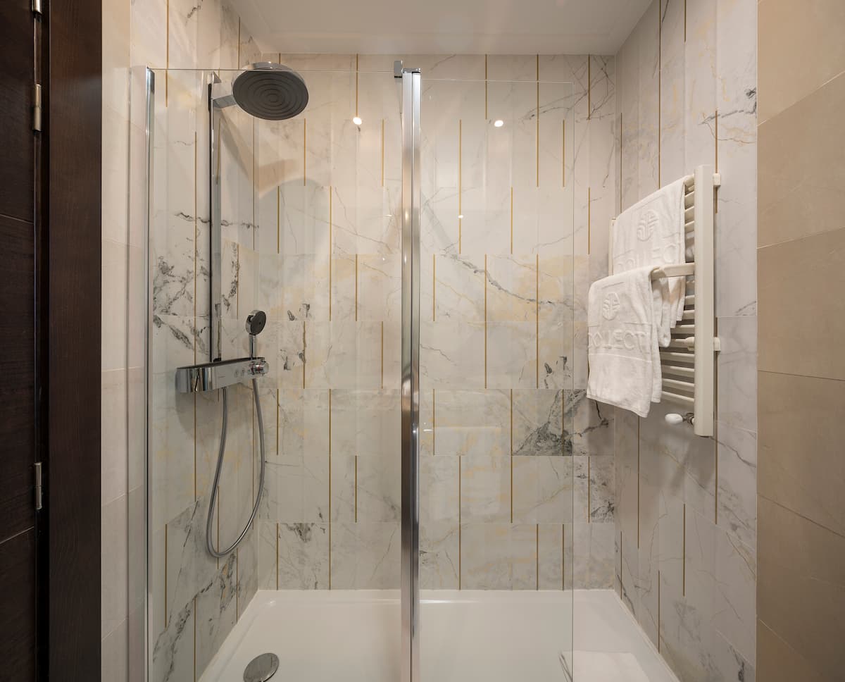 Reforma_habitaciones_detalle_ducha_hotel_nh_collection_granada_victoria_vimarvi_grupo_the_hotel_up